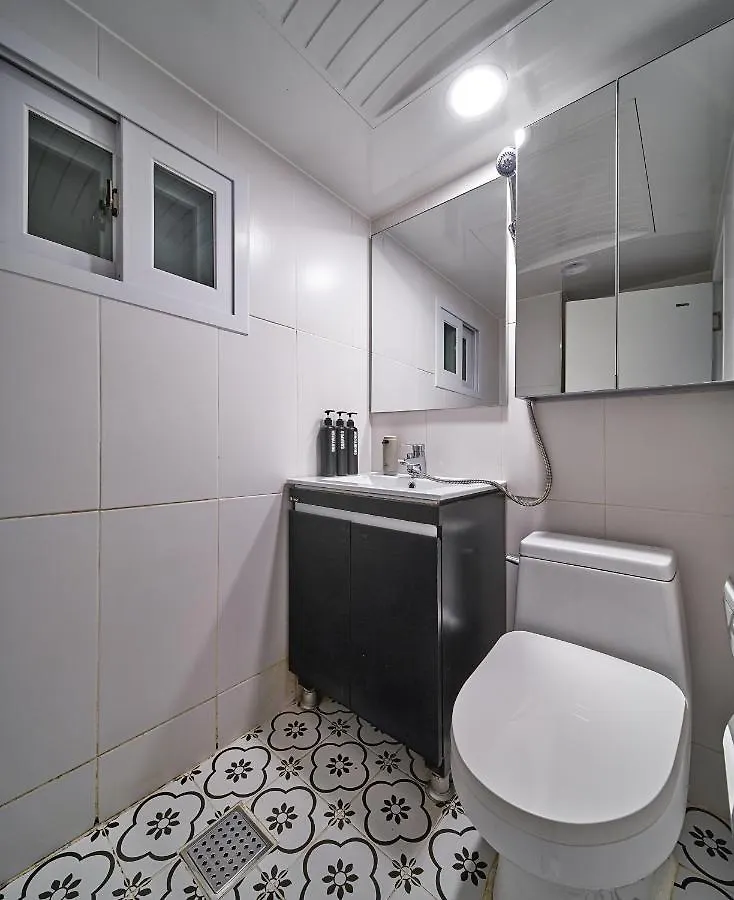 ** Guest house Butler:Lee Hongdae-Female Only Hotel Seoul South Korea