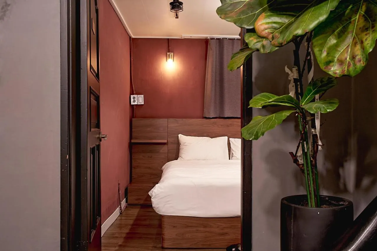 Butler:Lee Hongdae-Female Only Hotel Seoul 2*,  South Korea
