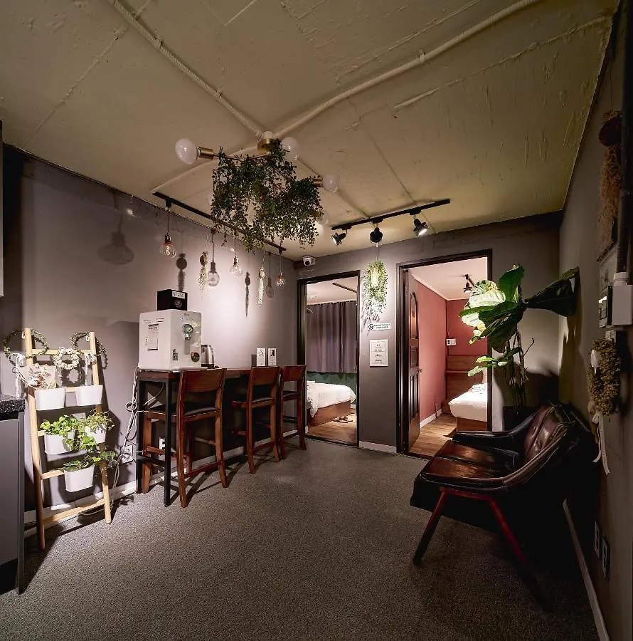 Butler:Lee Hongdae-Female Only Hotell Seoul Pensionat