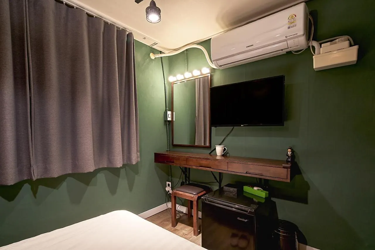 Butler:Lee Hongdae-Female Only Hotel Seoul